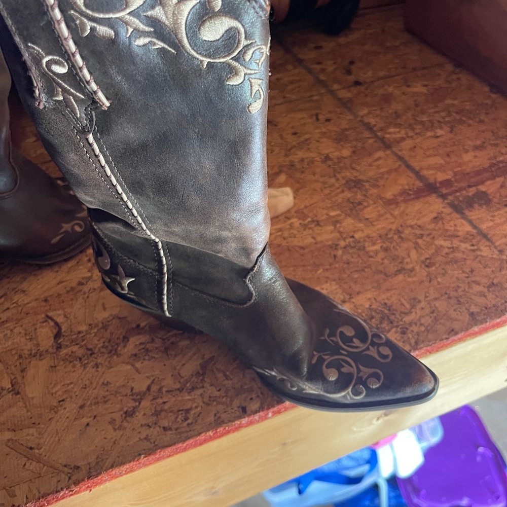 Embroidered Brown Women's Boots